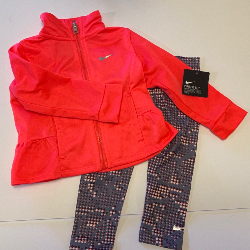 Nike Toddler Girl 2pc Track Suit NWT 18M
